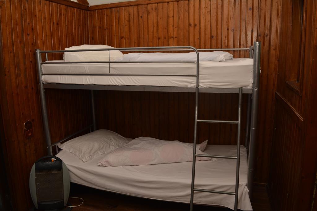 Cornul Vanatorului Bungalows Piteşti Buitenkant foto