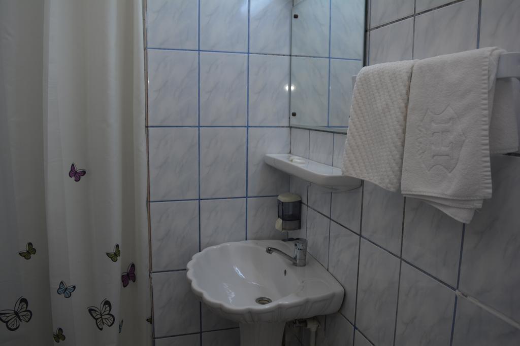 Cornul Vanatorului Bungalows Piteşti Buitenkant foto